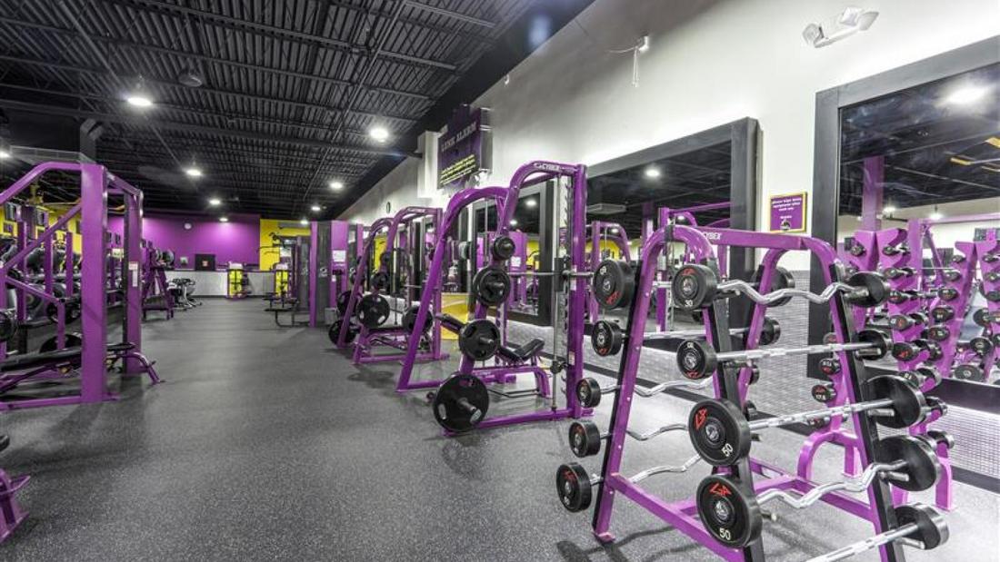 Gear up: Planet Fitness holds ribbon cutting